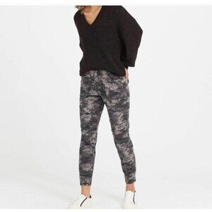SPANX M Camo Stretch Twill Ankle Cargo Pants Elastic Waist Pull On Comfortable